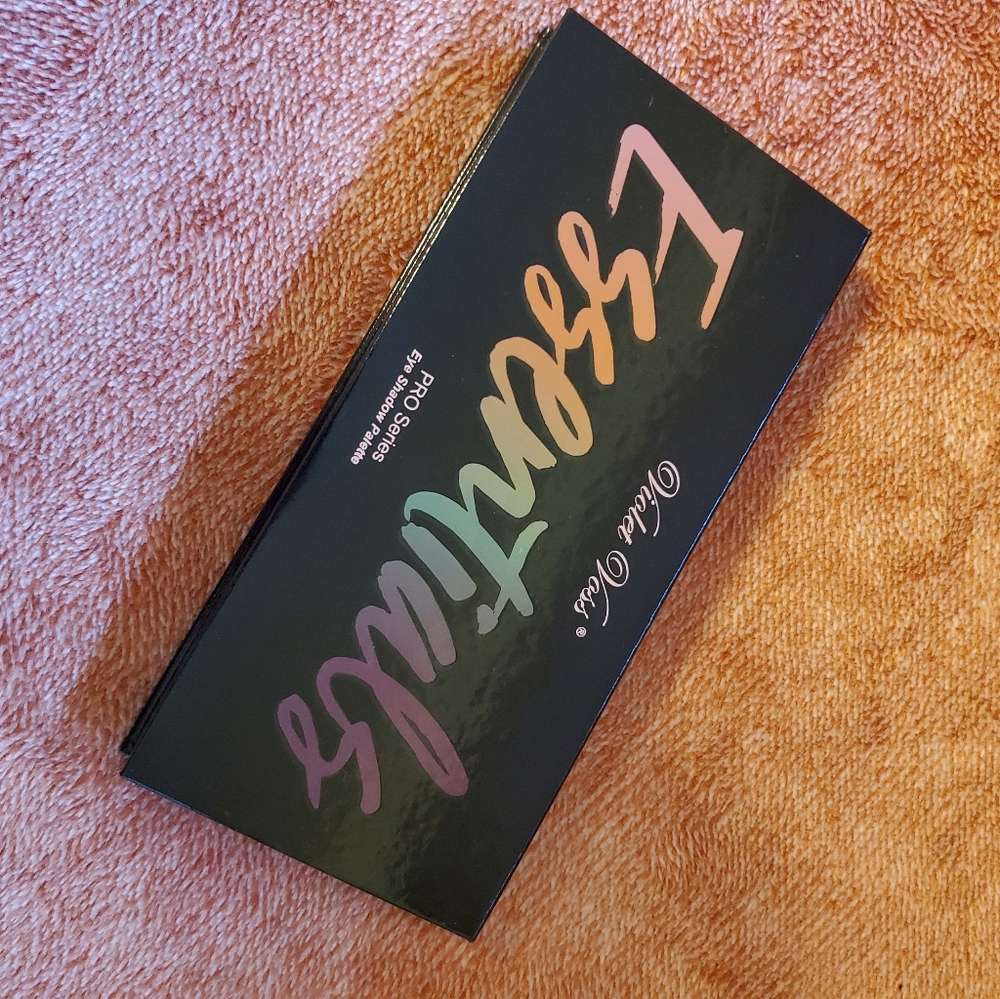 Violet Voss Essentials palette